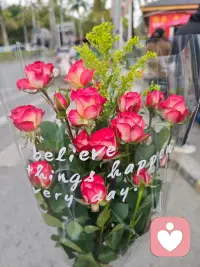 走在红尘俗世间
谁的呼唤飘在耳边
那么熟悉却又遥远
为什么痴心两处总难相见……配图