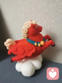 亲爱的，做自己就好，少管，少说，少想。把耳朵从别人那里收回来。
      别总琢磨同事那句话是不是有深意，别为亲戚的唠叨翻来覆去睡不着，也别提前一周焦虑周末的聚会该穿什么。
      该吃吃，该喝喝。别人家的事，少往自己肩上揽；不关你的事，点点头就过去；脑子里跑马灯似的念头，泡个热水澡就让它流走。
      学学路边那棵树——不下雨就晒晒太阳，刮风了就晃一晃。不用多完美，不用多周到，你的存在本身，就已经是件挺好的事儿了。
      今天对自己说：就这样，也挺好。配图