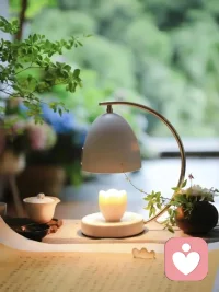 有人说，对的人 于你而言 就像一个充电桩 只要一个眼神或简短的交流 便能为你注入满满的能量 让你重新焕发生机 那一刻，我深深觉得 同频的人 真的像生命中的礼物一样珍贵