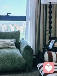 花自向阳开，人终向前走。 
每一个温暖的瞬间， 都是为自己点燃的烟火。
我们都是普通人， 只要自己喜欢，可以是任何。