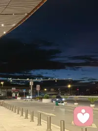 从童年到成年，每个人都可能经历不同程度的心理创伤

无论是与父母、伴侣、子女、兄弟姐妹的关系

还是与同事、领导、朋友的相处，都可能遇到矛盾和冲突

这些困扰若长期积压于心，便会像杂草一样在心底蔓延，侵蚀心灵的土壤

如果心灵得不到及时的“除草”与“滋养”，便难以绽放出健康而美丽的花朵

心理咨询帮助我们拔除内心的杂草，灌溉情感的养分，最终让心灵重新焕发生机，绽放出属于自己的光彩