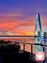 深夜收到一条消息: “我又失眠了，脑子里全是白天的失误” 我回她：“你不需要永远正确，你只需要真实。 明天太阳升起，你还是值得被爱的你”