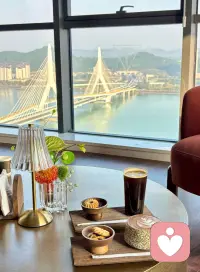 必这里是一个没有评判、没有压力的空间， 你可以放心分享那些藏在心底的情绪： 无论是生活的烦恼、感情的困惑， 还是那些说不出口的小秘密， 我都会在这里，默默陪伴你。