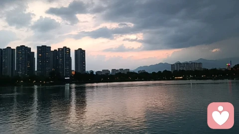 婚姻最深的疲惫：你一直在解决问题，其实是在证明自己值得被爱