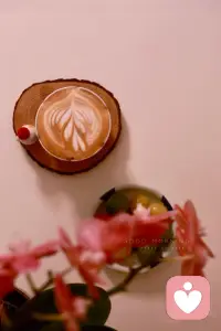 生活细碎，小美好常在

慢慢来，没关系的。
你不用一直坚强，也不用立刻变好。
允许自己偶尔疲惫，允许生活有不完美，允许一切发生。
风会停，雨会歇，那些难熬的时刻，终会变成温柔的光，照亮你前行的路。
你已经很努力了，再给自己一点时间，一切都会慢慢好起来的。✨