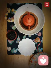 沸水冲开的是浮沉，沉淀下的是心安
守着一方小天地💜
把浮躁泡进水里，慢慢沉淀
你好 三🈷️配图