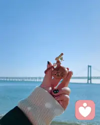 一定会有一个人带着真诚来靠近你配图