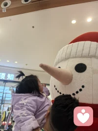 《家庭教育沟通话术》
  ✔如果你感觉到带孩子特别的吃力，困难，那你可以试试以下方式，让你轻松育儿[愉快]

✔你不要这样做，不行，不可以
​1.引导：宝贝，试试这样做会更棒哦～
​✔你怎么这么不听话呀
​2.引导：宝贝，你认真听妈妈说话的时候呀，妈妈感受到你特别尊重人，妈妈真的好开心呀[憨笑]～
​✔你怎么老是说才会做，老要说
​3.引导:宝宝，如果你能主动的记住妈妈说的事情，你就越来越能干了，我们试试好不好
​✔你怎么这么的懒呀，一点也不勤快。
​4.引导：亲爱的宝宝，今天不想自己洗衣服呀？是不是太累了，那今天妈妈帮你吧，等你有力气了，在自己来，好吗？[愉快]
​✔你怎么老是这样子了，说了多少遍了。
​5.引导：宝贝，妈妈发现你两次都是这样做的，是不是有什么新的小想法呀？可以和妈妈说说吗[偷笑]妈妈可太想听听你的新想法了[憨笑]