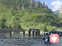 如果你真的明白，你遭遇的情劫是你应得的，那么就勇敢的接受痛苦，然后再勇敢的迈过去，迈过去了，那才是让花成为花，让树成为树，把自己还给自己。人生是一场旅行，不是所有的人都去同一个地方。当你正确对待、出现在你生命中最放不下、舍不得之人，修一颗慈悲大爱之心，让你斩断那颗过分依赖和脆弱的灵魂，放下因小情而生的贪嗔痴，懂得真正的爱是一种高维能量，是引领你看清这世间所有的真相，内外兼修，不断成长，蜕变成为光。