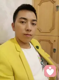一生很短，不过晨暮与春秋，一生何求，不过平安与自由。爱恨同源，喜恶同因。鸿蒙生两仪，恨为爱之极。你曾以为爱是光，恨是影，却不知道光影本是一体。初见时眼波流转的欢喜是因，离别时撕心裂肺的嗔恨是果。就像两仪生四象，爱到极致时的占有与偏执，早已悄悄埋下了恨的种子，而恨到深处的辗转反侧，何尝不是昔日的爱意在灼烧。情关里的因果从不是单向的奔赴，而是循环的纠缠。那些曾让你喜不自胜的细节，偏偏在离散后成了最锋利的武器。这世上哪有凭空而生的恨，不过是太过炽热的爱，烧尽了理智，剩下的灰烬便成了怨。有人说，爱过总比错过好，却忘了爱里的因早已注定了离时的果。恨到极致时，不妨回头看看那让你恨之入骨的人，不正是曾让你爱到尘埃里的人？看不透恨，便悟不透情关，其实是过因果关。明白每一份恨的源头都是曾捧出的真心，每一次怨的背后都是未放下的期待，才能在因果的循环里找到出口。不是要你抹去爱恨，而是要懂爱时坦荡，种下善因，别让占有欲成了毒；恨时清醒，看清前因，别让执念锢了心骨。两仪终会归鸿蒙，爱恨到头，原是教会你如何自爱的因果修行。我是暮云，关注我，浮生无量。