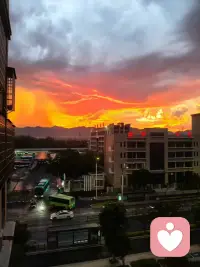 结婚的意义是什么？
不是为了拖垮对方，而是遇到事有个商量的人，累的时候有个温暖的拥抱。男人最好的聘礼就是一生的迁就，女人最好的嫁妆就是一世的理解。配图