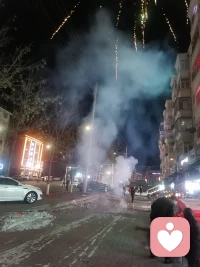 喜庆元宵佳节，祝给为的朋友们：日圆，月圆，圆圆如意。官源、财源，源源不断。人缘、福缘，缘缘于手。情愿、心愿，愿愿成真！元宵节快乐配图