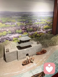 1. 温暖治愈的归属感：比如亲情里的陪伴、友情里的扶持、陌生人之间的善意，这类情感能让人感受到被接纳、被需要的安稳感。
​
2. 戳心的遗憾与释怀：未完成的心愿、错过的人和事、长大后对过往的和解，容易勾起观众的回忆，产生“我也有过类似经历”的共情。
​
3. 热血的成长与逆袭：普通人面对困境的坚持、从低谷奋起的勇气、突破自我的蜕变，能激发观众的斗志和代入感。
​
4. 朴素的生活烟火气：日常里的小确幸、为生计奔波的辛苦、柴米油盐的踏实感，贴近真实生活，让人觉得亲切又好懂。
​
5. 共通的孤独与渴望：独处时的迷茫、对理解的渴求、身处人群却觉得孤单的心境，是很多人都有过的隐秘情绪，容易引发深度共鸣。配图