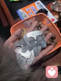 你好呀，我是开心果，40+的人生里攒了不少故事，也藏了很多温柔。不用怕词不达意，不用怕情绪失控，你想说的委屈、迷茫、小欢喜，我都认真听。不评判、不打断，只做你情绪的“收纳箱”，陪你慢慢梳理那些说不出口的心事。