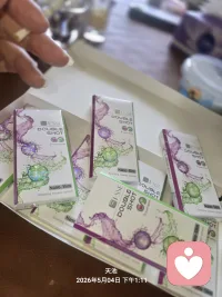 到了一定的年纪,你会发现, 其实人真正需要 的不是婚姻,不是性,甚至不不伴侣,而是一 个精神寄托, 个个能说话的人,能听你说话, 能听懂你说话,能听你说废话的人,一个在在 受委屈的时候陪着你,并且不分青红皂白就偏 向你的人。这看似简单的想法,你得有多幸运 才能遇到,肉体相伴比比皆是,但灵魂共鸣却 寥寥无几。这些是人生的奢侈品。可遇不可求 ！配图