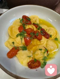 所有伤害你的人都是故意的，他在权衡利弊后，发现伤害你代价最小，可是能伤我的从来不是陌生人配图