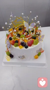 走出内耗，从来不是靠死撑，而是学会转移。
就像手里的冰，握得越紧越冷，放下才会温暖。
累了就洗个热水澡，疼了就听听歌，难过了就做顿饭。
用行动去填满生活，而不是用情绪去消耗自己。配图