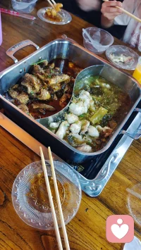 为什么总是感到莫名心慌，焦虑？

总是感到莫名心慌，焦虑？可能是你的身体在求救，从心理学角度看，莫名心慌、焦虑是心理压力躯体化的典型表现，是潜意识里的心理负荷超出身心承受力，身体发出的紧急求救信号，并非单纯的情绪问题，需及时正视并干预。

1. 隐性压力潜意识积压。日常未察觉的工作、人际、生活隐性压力，会不断堆积在潜意识中，触发大脑应激反应，刺激自主神经紊乱，即便无明确危险，也会出现心慌、心跳加速等生理症状，这是身心在提醒压力已过载。

2. 情绪压抑导致身心失衡。长期刻意压抑烦躁、疲惫、不安等负面情绪，不及时宣泄，情绪无法通过心理渠道释放，就会转化为躯体症状。心慌焦虑是被压抑情绪的代偿表达，也是心理防御机制发出的预警。

3. 反刍思维引发精神内耗。反复担忧未来、纠结琐事的反刍思维，会让大脑持续处于紧绷状态，大量消耗心理能量，打破身心平衡，进而引发无明确诱因的焦虑，加重心慌、坐立不安等不适感。

缓解这类症状，要及时疏导隐性压力、合理宣泄情绪、停止过度思虑，通过放松训练平复身心。