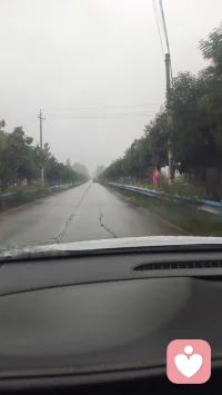 所有脱口而出的必须，不过是内心不安筑起的围墙，怕失控、怕失去，才用硬性标准捆绑自己与生活。配图