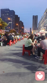 建立情绪边界。不纠结过往、不焦虑未来，不取悦他人。情绪没有好坏，低落不是脆弱，及时疏导、及时释怀，才能稳住心态，从容生活。配图