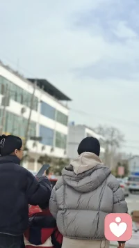 论迹不论心，本质上是一次对关系的解放，也是一次对自己的解放。观察对方做了什么，也观察自己做了什么。
让事实来说话，让时间来说话。这才是关系里真正不内耗的姿态。