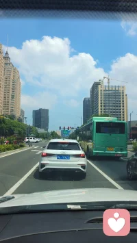摆脱内耗，始于放下对他人的控制。分清自我与他人的边界，把期待换成祝福、把强求换成陪伴。接纳每个人的人生节奏，放过别人，亦是治愈自己。