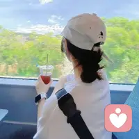 这世上从来没有统一的幸福标准
有人向往远方，有人安于现状，有人追求热烈，有人守护平淡，角度不同，答案自然不同
你看不懂的选择，或许是别人深思后的必然，你理解不了的决定，在对方世界里自有其来意
人生这条路啊，从来不是按图索骥的旅行，别人的轨迹在耀眼，也照亮不了你的黑夜，旁人的脚步在稳健，也成不了你的归途
有些风景可以欣赏，但不必踏入，有些方式可以借鉴，但无需复刻
活着最通透的姿态是懂得在自己的节奏里，寻得自在与从容，当你开始真心喜欢自己、珍惜自己、原谅自己、愉悦自己、优化自己、接纳不完美但足够好的自己，便已找到了人生最坚实的底气。配图