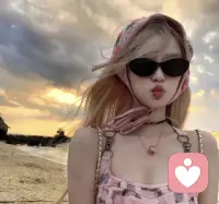 没有人规定人生来就是要怎么样，大器晚成也好，芸芸众生也罢，你成为自己就好，不用给自己设限, 也不用完成世俗所规定的期待。
希望你在热爱的世界里奔赴山海，用你心底的那份热烈与赤诚去走更长更远的路。配图