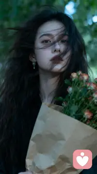 一树桃花
一树桃花盛开，
并非每朵花都会结出果。
她们在蓝天云游中
如玫瑰泡沫莹莹闪光。

思绪如花绽放，
每日成百盛开。
绽放吧，万物顺其自然，不问收获！

世间须有游戏与纯真
须有鲜花盛开，
否则世界对我们来说就太小
生无可恋。

你们有什么感悟呢？留言写在评论配图