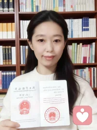 倾听师第一天接单｜把心事，说给愿意认真听的人
 
哈喽～今天是我正式成为倾听师的第一天✨
 
不用假装坚强，不用刻意乐观，你可以带着委屈、焦虑、迷茫，或是那些说不出口的小情绪来找我。
 
我不做评判，不急于给出答案，只做一个安静又靠谱的倾听者，接住你的所有心里话。
 
无论是工作的压力、人际关系的烦恼，还是深夜里突如其来的emo，都可以放心倾诉。
 
今天接单，愿我的第一份倾听，能成为你情绪的小出口。需要的话，随时找我～配图