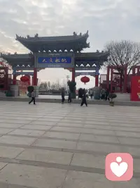 中年人的不易，上有老，下有小，都需要你去照顾配图