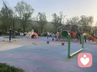 遛娃了！看看外婆配图