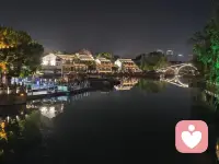 夜半钟声未闻，却见满河灯火，原来姑苏的夜，本身就是一首诗。配图