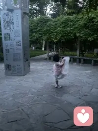 成年人的委屈和崩溃，大多都是静音的。不用着急赶路，好好善待自己，时间会抚平所有不安。配图