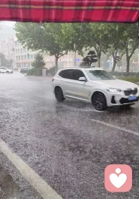 闲撑伞，邀君共赏一场雨！
