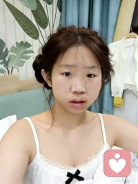 你好呀～我是知愈，一名温柔耐心的倾听者。
不管是感情委屈、心里难受、没人说话、深夜睡不着，都可以来找我。
我会认真听你说，不评判、不打断、不敷衍，安安静静陪着你。
想说话的时候，我一直都在。