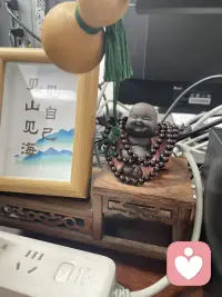 美好要放在缘分里，而不是关系中，人与人之间一旦被定性成“某某关系”，那么美好也会随之消失，因为长久的关系里会有你需要、你应该、我期待……人生路漫漫缘来珍惜，缘去随风，不攀缘！配图