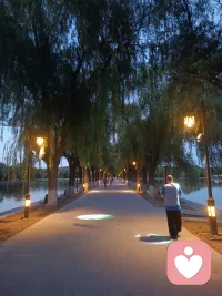 别让犹豫偷走你的时光，别让胆怯困住你的脚步，认准方向就大步向前，每一步努力都在铺就未来的坦途！配图