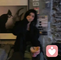 休息了一晚上的你，是不是初醒，觉得脑袋宕机了呢，让我们温柔的唤醒她，缓慢起身，拉开窗帘，看到清晨的一缕光，慢慢呼吸，轻闭双眼，倒一杯卡布奇诺，闻一下花香，放点轻音乐，让身体得到缓冲，随着时间和音乐的节奏，缓慢释放压力！如果你有心事，就和我娓娓道来，我们一起面对纷纷杂杂的世界！配图