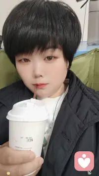 停止精神内耗小建议：①放下“我必须完美”执念；②接纳事与愿违；③拒绝无底线讨好。情绪压抑太久就找倾听倾诉，别一个人死扛。