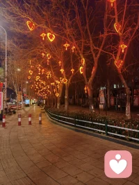 敬岁月敬自己，敬那些走过的难题
敬过往敬勇气，敬那个不曾放弃的你