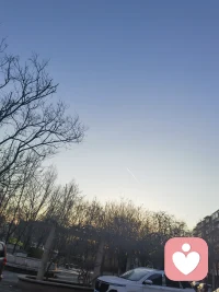 有一句话:“Nice Fold”翻译为“理性带着遗憾的放弃”
而我更欣赏一个词，“Hero Call”是“明知有风险却依然坚定选择的跟注”配图