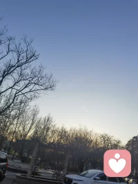 有一句话:“Nice Fold”翻译为“理性带着遗憾的放弃”
而我更欣赏一个词，“Hero Call”是“明知有风险却依然坚定选择的跟注”配图