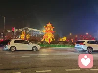 人啊，为啥活的这么累？究其原因是自己活的不通透。
曾几何时年轻的时候，心智不成熟，没有任何社会经验，人到中年了要懂得进退，懂得感恩所有值得你感谢的人，值得你爱的人，让自己的生活丰富多彩些，活的自然活的有价值，整天在无畏漩涡中纠缠，不如让自己冷静的思考一下，读读书在书中汲取智慧，不要和自己较真，也不必跟别人较真，心情舒畅，遇事不急，劳逸结合，不要被任何情绪影响自己，让健康心理主导自己的生活，抛开那些不愉快的烦恼，做自己的主人，才是活着不累的根本！配图