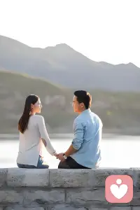 男人一生要守住的12条底线

1 再累，回家也要主动分担家务
2 再成功，饭桌上也不吹嘘自己的本事
3 再投缘，也不和兄弟的女人走得太近
4 再委屈，也不在家人面前抱怨工作的难
5 再缺钱，也不占朋友熟人的小便宜
7 再得意，也不轻看暂时不如自己的人
8 再忙碌，也要留时间锻炼保持健康
9 再生气，吵架时也不翻旧日账揭短
10再困难，也不对妻子说“别人家多能干”
11 再忙碌，孩子的家长会也要尽量到场
12 再烦躁，辅导作业时也要保持耐心

守得住，才担得起“责任”二字。你认可吗？配图