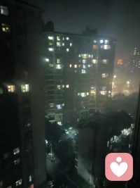 夜色温柔，万家灯火，总有一处温暖，是你的归处。配图