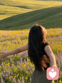 你若计较，鸡毛蒜皮也能伤你，你若释怀，风风雨雨也不畏惧，人生是认真与看淡，也是执着与勇敢，凡事尽心尽力，而后顺其自然。配图