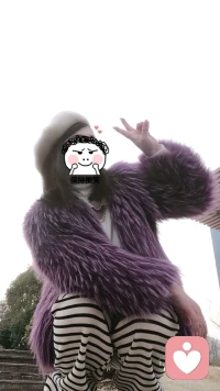 世界熙熙攘攘，适合独来独往。配图