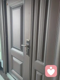 今天办公室的门锁好了，又反复检查好几遍，你经历过吗！
不是信不过锁，是心里有个地方关不严。
我告诉你：反复检查，未必是粗心，往往是心太满。装着今天没说好的话，没做完的事，怕出错的明天——手就替心，一遍遍确认。
其实锁是锁，焦虑是焦虑。
试着在推门那一刻，对自己说一句：好了，门锁了，事也放下了。该关上的不是锁，是脑子里那个反复回放的声音。