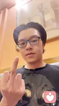 讲真话，真心劝别人不要踩坑反而会引来反感，你们说可笑不可笑？

就我们在这个销售的过程中，就有很多咨询的这个小伙伴嘛，呃，我们会跟他们讲这个行业的一个真相就是。很多的避免踩坑的一些点。

但是我们跟他们沟通的过程中呢，可能会让这个客户觉得有点不尊重他们。

呃，就是他们就是特别希望就是呃他们在咨询的时候，就是这个销售跟跟他们说一些很好听的话，就是给他们提供情绪价值。

在这种情况，你们一定要多增强自己的判断力，好吧。

这个给你说行业真相的人就。就不太想，就比较真实的人，他不太想割你的韭菜，往往是那些跟你说好听的话。给你提供很强的这种情绪价值的，你们好好思考一下，是不是都在割你们的韭菜？好好想一下。

嗯，最近销售的过程中，其实我发现有很很多这样的人，也包括在咨询的过程中也是这个样子的。越是那种就是说顺着这个来访的，这个话一直讲哄着他的。然后，这个时长就会拉的很长，这个费用就会拉的很高，

往往跟他们讲真话呢。他们是完全听不进去的感觉。不太尊重他们，就是侮辱了他们的智商啊，这种人的话，我们尽量的话还是嗯减少减少沟通，因为这样沟通起来其实很其实很累的，知道吧。

其实这个东西的话，其实就是人性，

因为人他就是这个样子的。他是特别喜欢听这个好听的话，特别喜欢，特别希望被提供这个情绪价值，

你往往你跟他讲真相呢。他就感觉他被冒犯了，你不尊重他，但是这个真相呢，往往确实是能帮到他的，能帮他改变现状的。这个人性，它就是这个样子的。

在这里讲一句，一定要珍惜身边愿意给你讲真话，伤人的话的人，同时要跟愿意听真话的人相处，因为他们都是非常聪明的人。